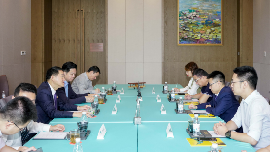 省尊龙凯时集团党委书记、董事长任丁与腾讯“王者荣耀”CTO邓君、腾讯大成网总裁郑亮座谈交流